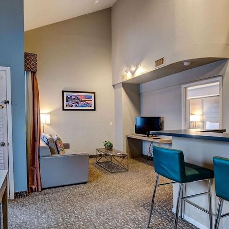 Hawthorn Suites By Wyndham Kent, Wa Extérieur photo