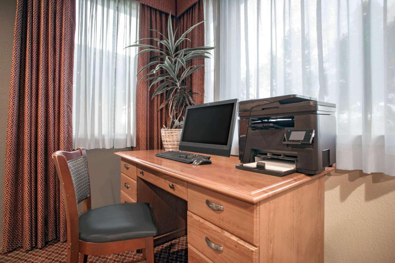 Hawthorn Suites By Wyndham Kent, Wa Extérieur photo