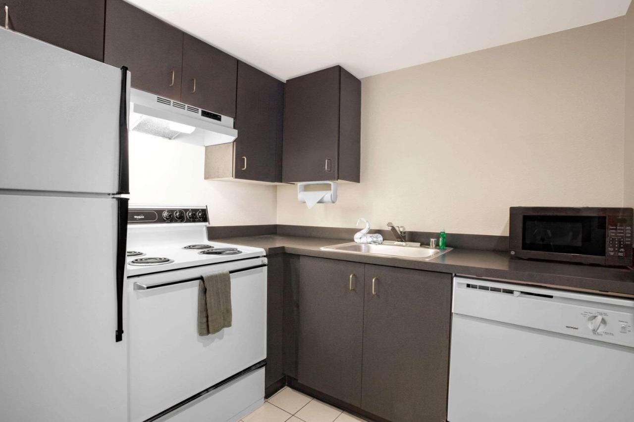 Hawthorn Suites By Wyndham Kent, Wa Extérieur photo
