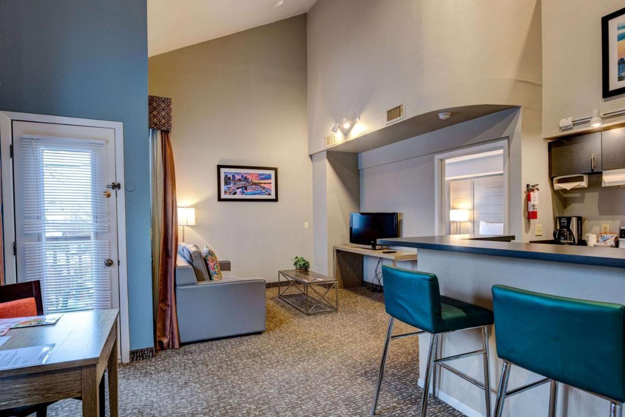 Hawthorn Suites By Wyndham Kent, Wa Extérieur photo