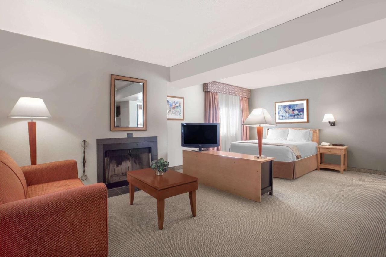 Hawthorn Suites By Wyndham Kent, Wa Extérieur photo