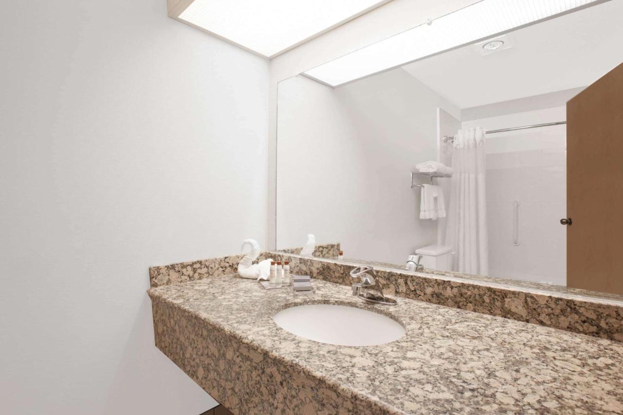 Hawthorn Suites By Wyndham Kent, Wa Extérieur photo